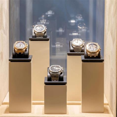 rolex nautilus riccione|Il Nautilus, Viale Dante, 33, Riccione RN, Telefono +39 0541 141 .